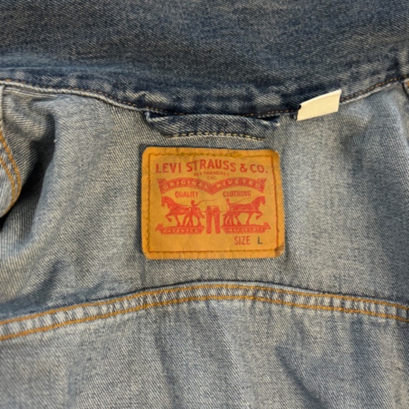 Levi's denim blue trucker jacket - Picture 3 of 3